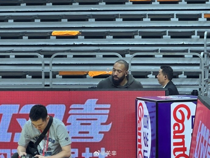 今晚不打？廣東主場迎戰(zhàn)廣廈 吉倫沃特一身便裝現(xiàn)身球館