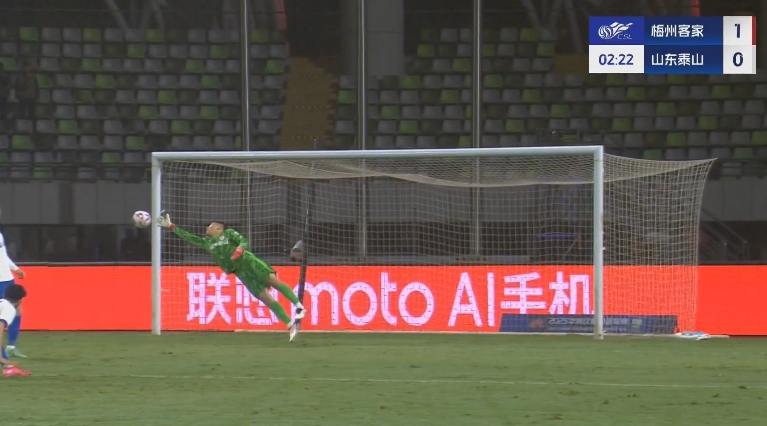 梅州開場2分鐘1-0泰山！茹子楠不停球抽射世界波攻破王大雷大門
