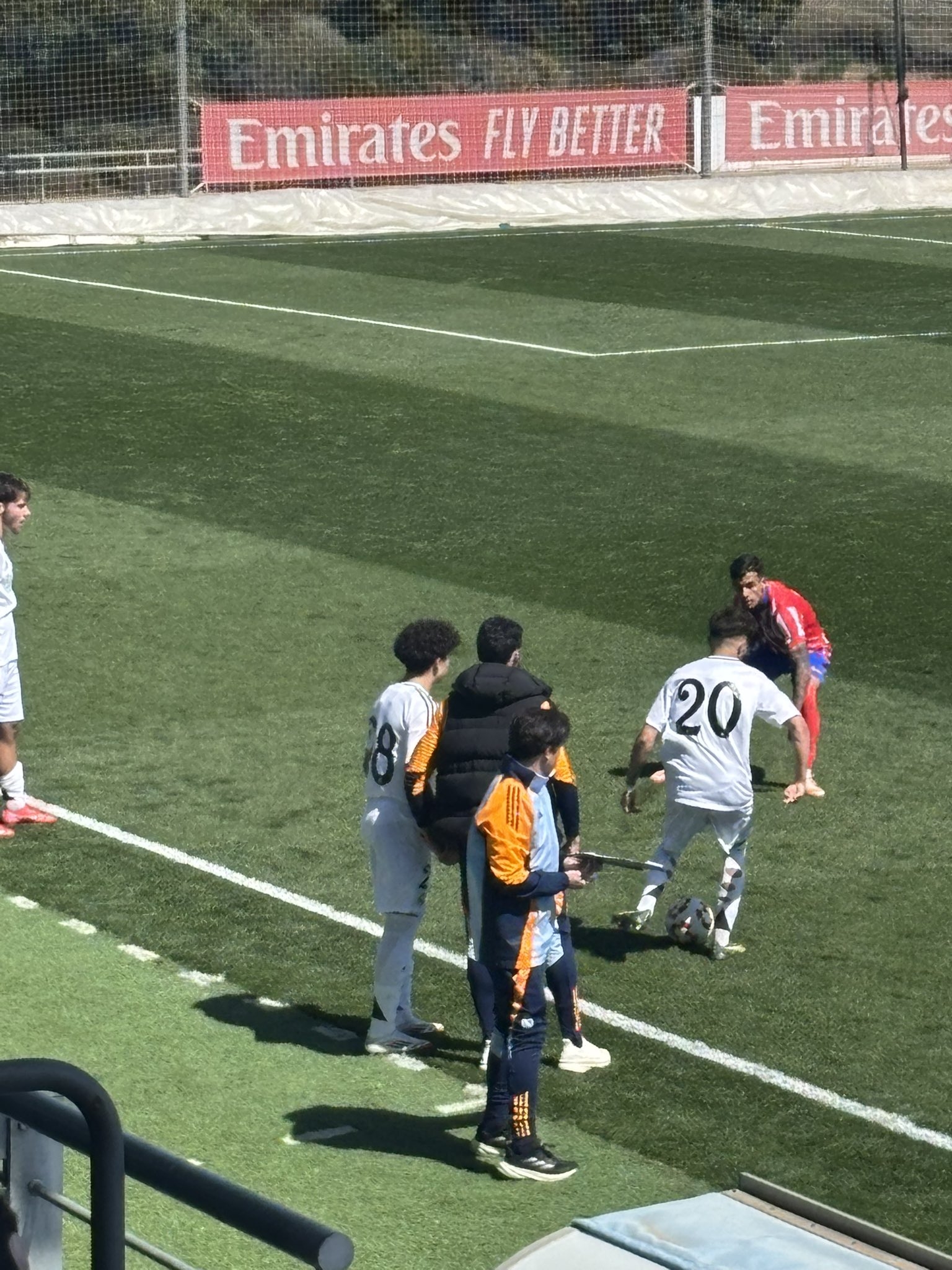 天賦滿滿！馬塞洛15歲兒子恩佐皇馬U19首秀，登場5分鐘腳后跟助攻
