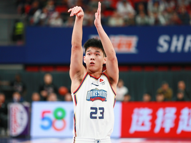 狀態(tài)可以！林葳半場8中5拿到13分1板1助