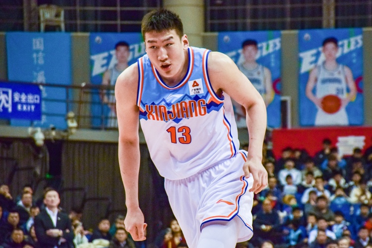 高效輸出！李炎哲半場(chǎng)7中5拿到12分2板1助1斷2帽