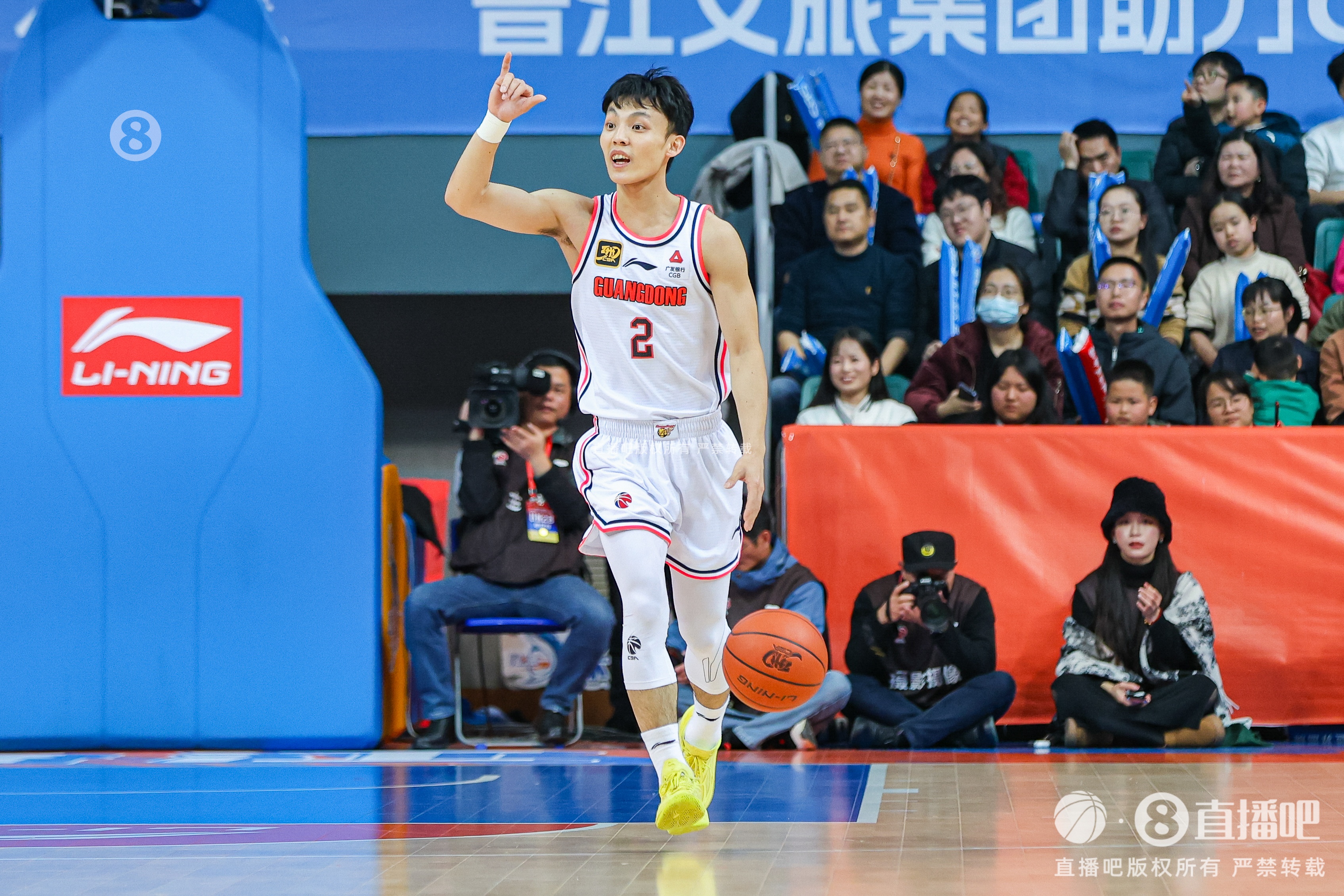 打得輕松！徐杰9中4拿到12分3板6助1斷